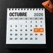 Calendario de octubre de 2026 con los días 17 y 18 marcados en naranja junto a una presa de escalada
